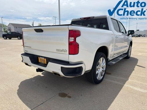 Iridescent Pearl Tricoat 2025 Chevrolet Silverado 1500 High Country