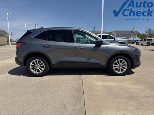 Gray Metallic 2022 Ford Escape SE