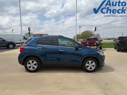 Pacific Blue Metallic 2020 Chevrolet Trax LT