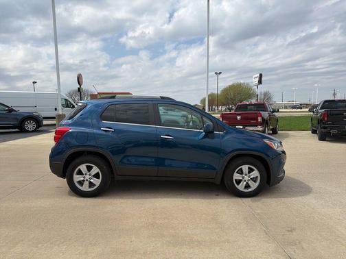 Pacific Blue Metallic 2020 Chevrolet Trax LT