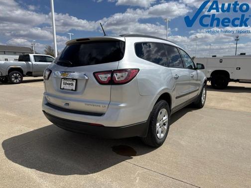 Silver Ice Metallic 2014 Chevrolet Traverse LS