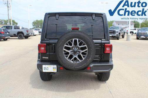 Black Clearcoat 2024 Jeep Wrangler Sahara