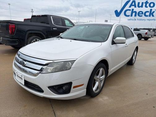 White 2010 Ford Fusion SE