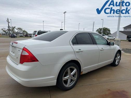 White 2010 Ford Fusion SE