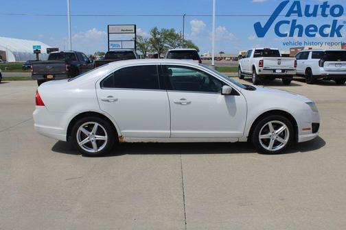 White 2010 Ford Fusion SE