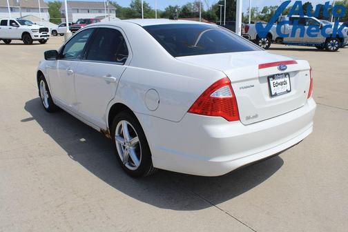 White 2010 Ford Fusion SE