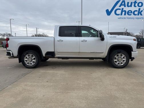 Iridescent Pearl Tricoat 2024 Chevrolet Silverado 2500 High Country