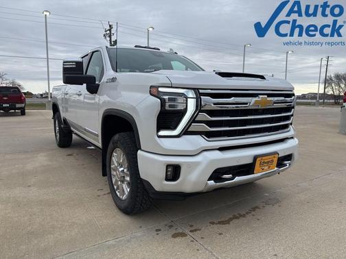 Iridescent Pearl Tricoat 2024 Chevrolet Silverado 2500 High Country