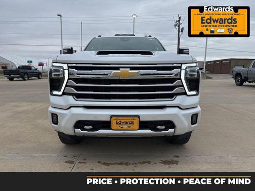 Iridescent Pearl Tricoat 2024 Chevrolet Silverado 2500 High Country