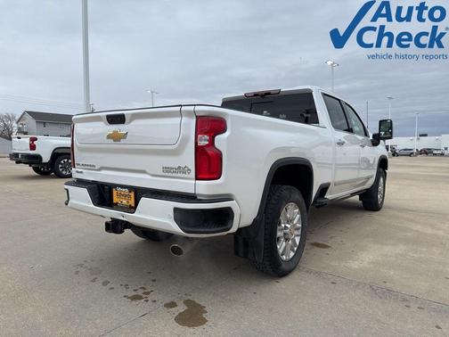 Iridescent Pearl Tricoat 2024 Chevrolet Silverado 2500 High Country