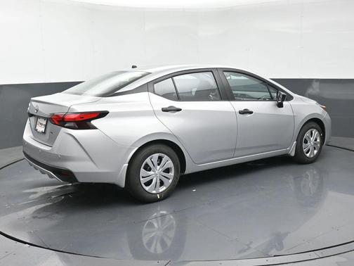 Brilliant Silver Metallic 2025 Nissan Versa 1.6 S