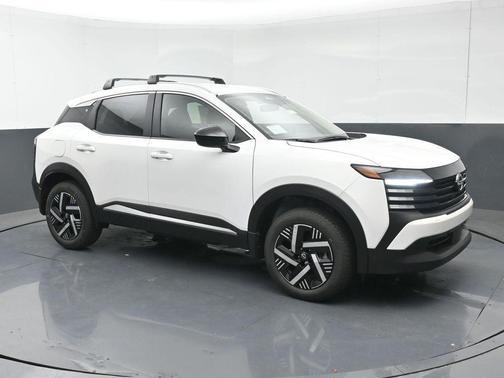 Aspen White Tricoat 2026 Nissan Kicks SV