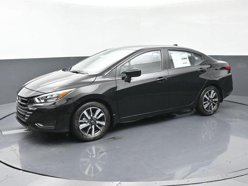 Super Black 2025 Nissan Versa 1.6 SV