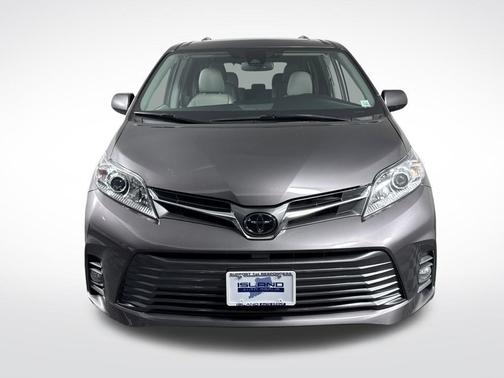 2020 Toyota Sienna XLE