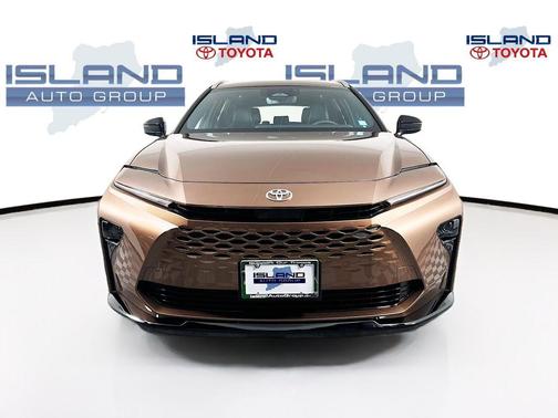 2025 Toyota Crown Signia XLE