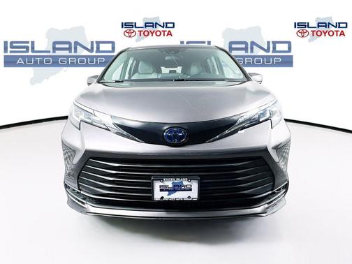 2022 Toyota Sienna LE