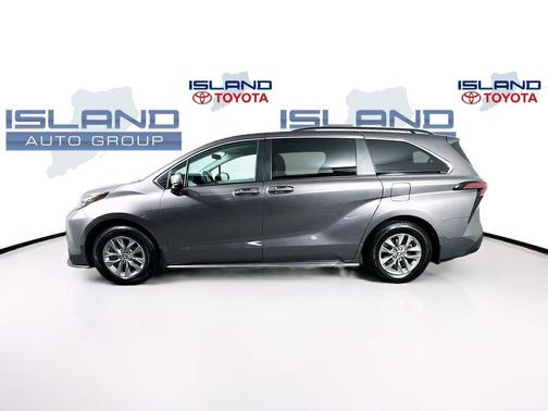 2022 Toyota Sienna LE