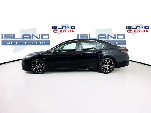 2022 Toyota Camry Hybrid SE