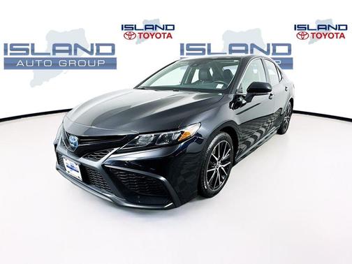 2022 Toyota Camry Hybrid SE