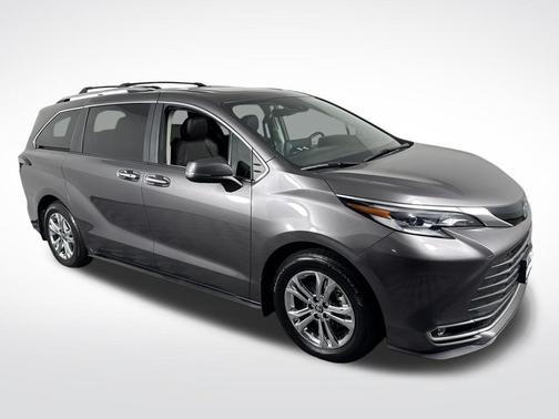 2023 Toyota Sienna Platinum 7 passenger