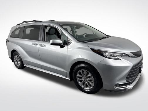 2022 Toyota Sienna XLE