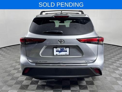 2022 Toyota Highlander L