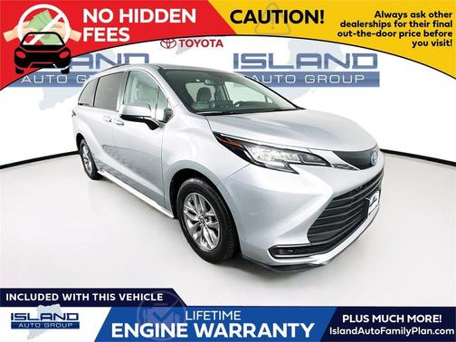 2022 Toyota Sienna LE