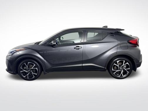 2022 Toyota C-HR XLE