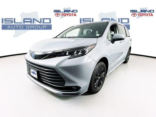2024 Toyota Sienna Woodland Edition