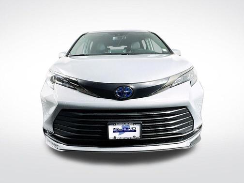 2024 Toyota Sienna Woodland Edition