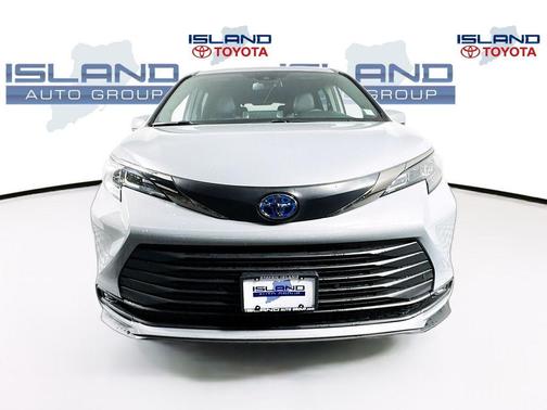 2024 Toyota Sienna Woodland Edition