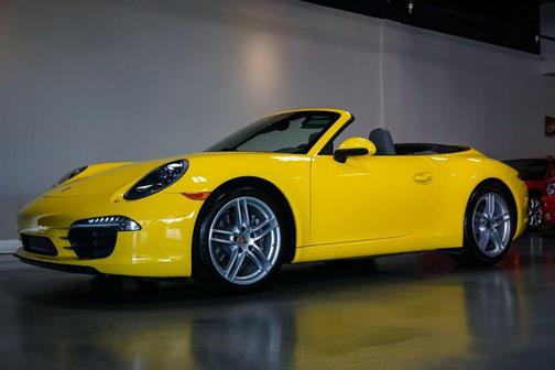 2015 Porsche 911 *7-Speed Manual* *Premium Package +* *PDLS* *Racing Yellow*