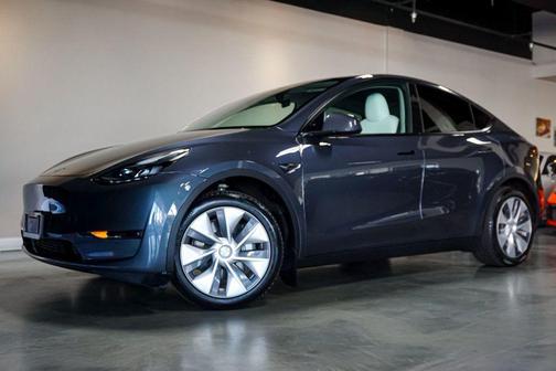 2023 Tesla Model Y *Long Range* *AWD* *White Interior*