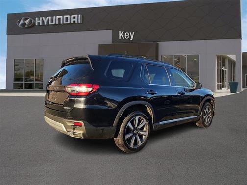 2023 Honda Pilot Touring 8-Passenger