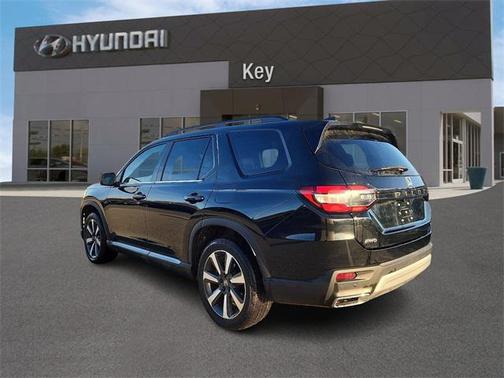 2023 Honda Pilot Touring 8-Passenger