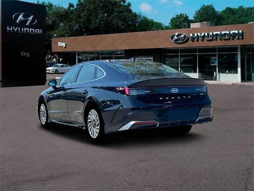 2025 Hyundai SONATA Hybrid SE