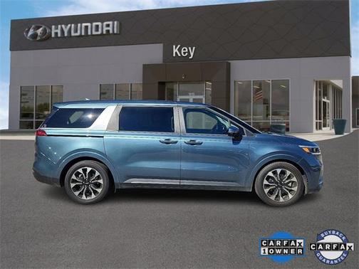 2023 Kia Carnival EX