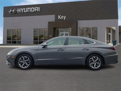2022 Hyundai SONATA SEL