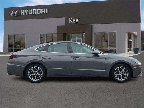 2022 Hyundai SONATA SEL