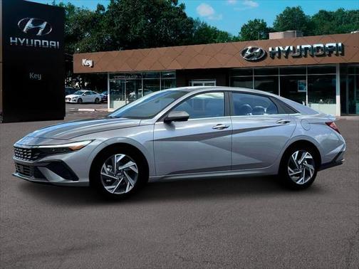 2025 Hyundai ELANTRA SEL