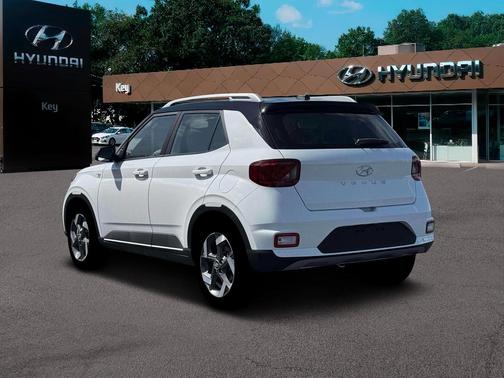 2026 Hyundai VENUE SEL w/Two-Tone Roof