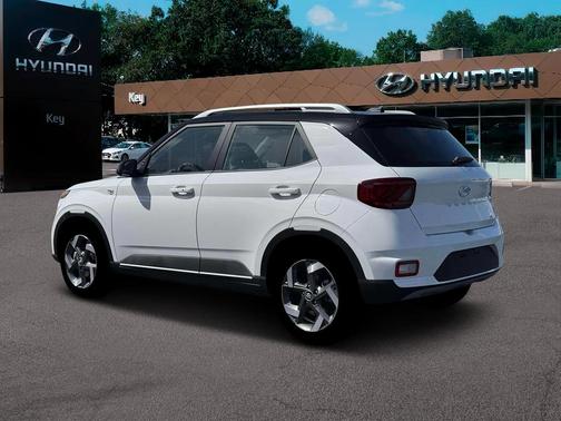2026 Hyundai VENUE SEL w/Two-Tone Roof