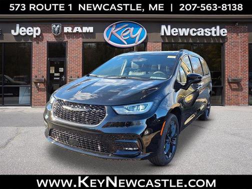 Diamond Black Crystal Pearlcoat 2026 Chrysler Pacifica Limited