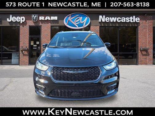Diamond Black Crystal Pearlcoat 2026 Chrysler Pacifica Limited