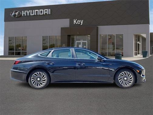 2022 Hyundai SONATA Hybrid SE
