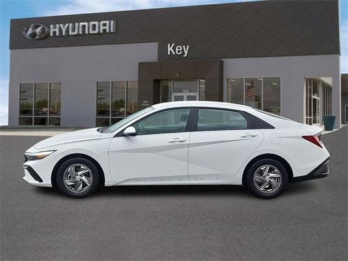 2024 Hyundai ELANTRA SE