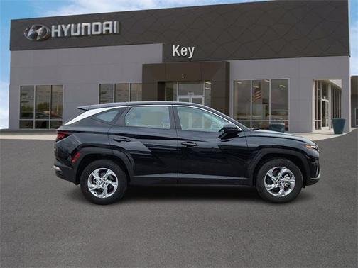 2023 Hyundai TUCSON SE