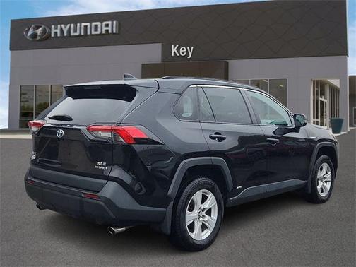 2021 Toyota RAV4 Hybrid XLE