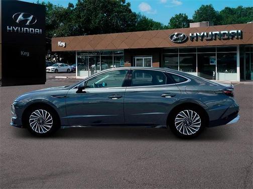2025 Hyundai SONATA Hybrid SE