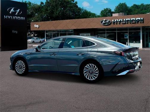 2025 Hyundai SONATA Hybrid SE